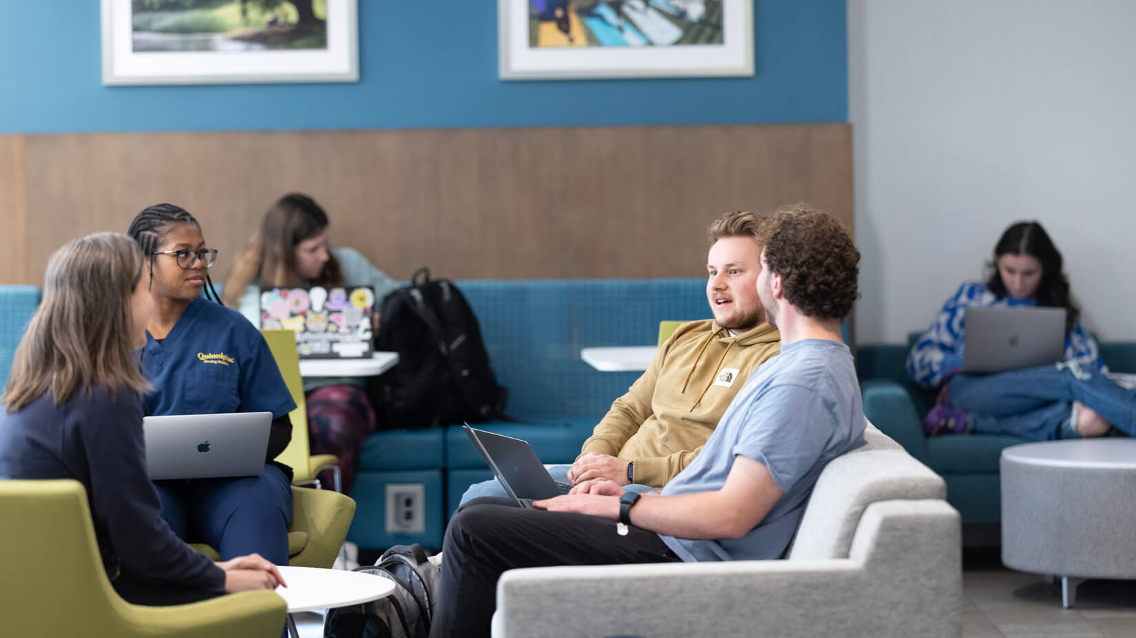 Nursing students participate in an academic advisory session.